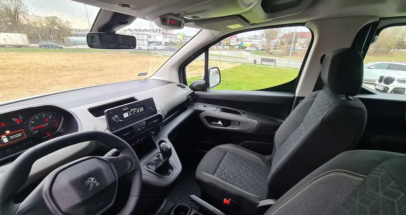 Peugeot Rifter cena 58900 przebieg: 147000, rok produkcji 2019 z Częstochowa małe 277